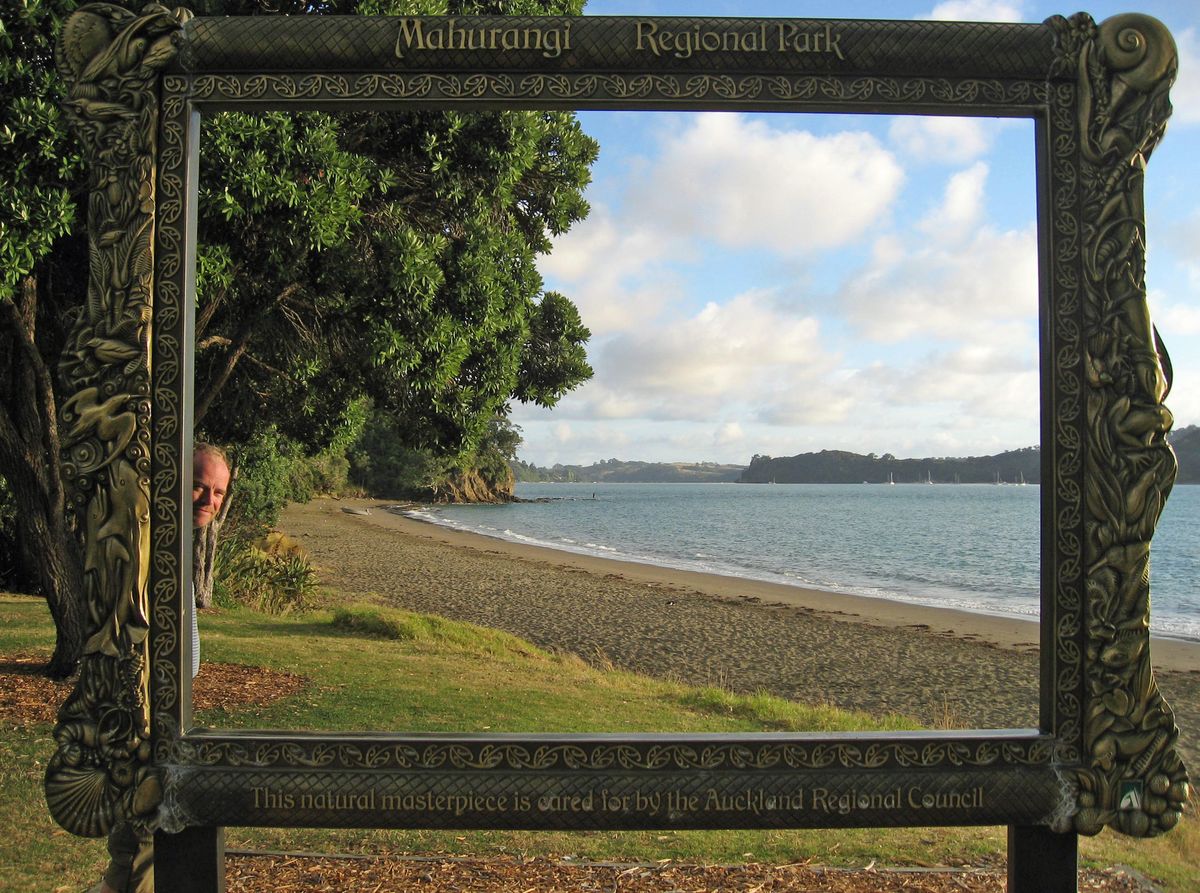 Niels er med på en kigger i Mahurangi Regional Park i New Zealand