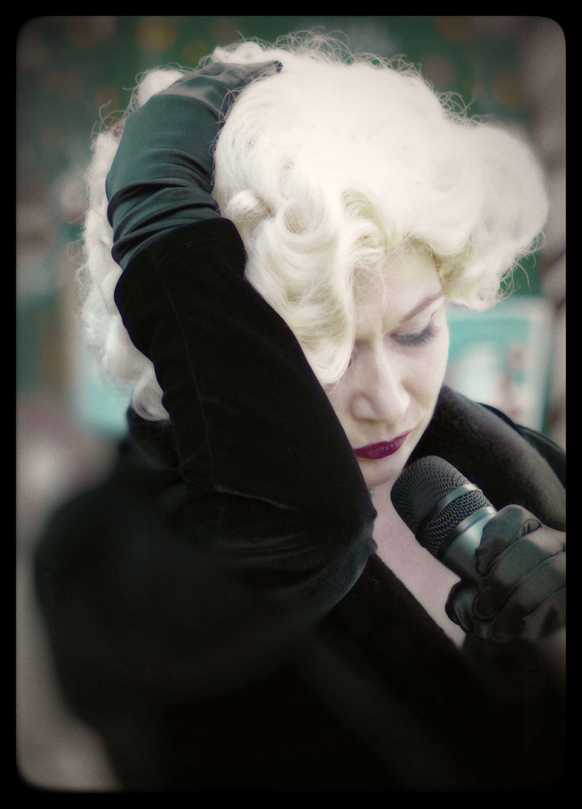 Marilyn Monroe street performer