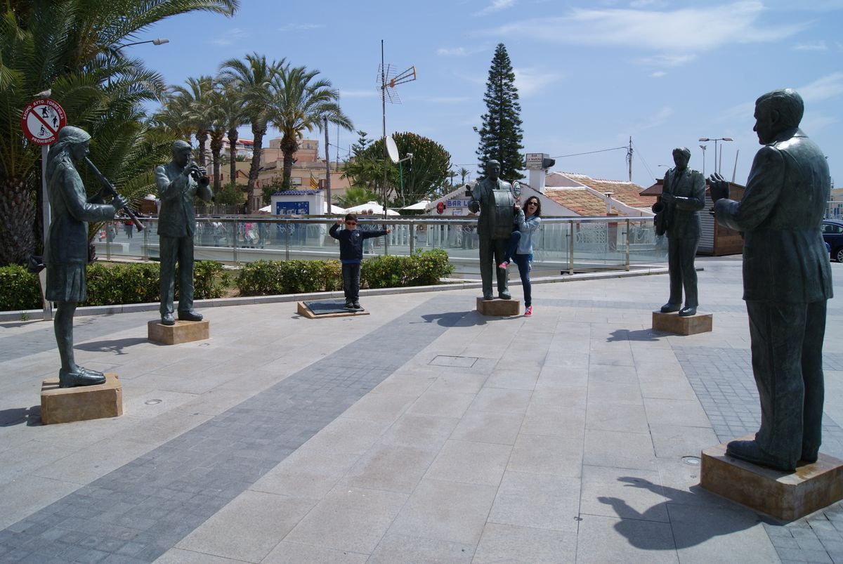 En el paseo de Torrevieja-Alicante