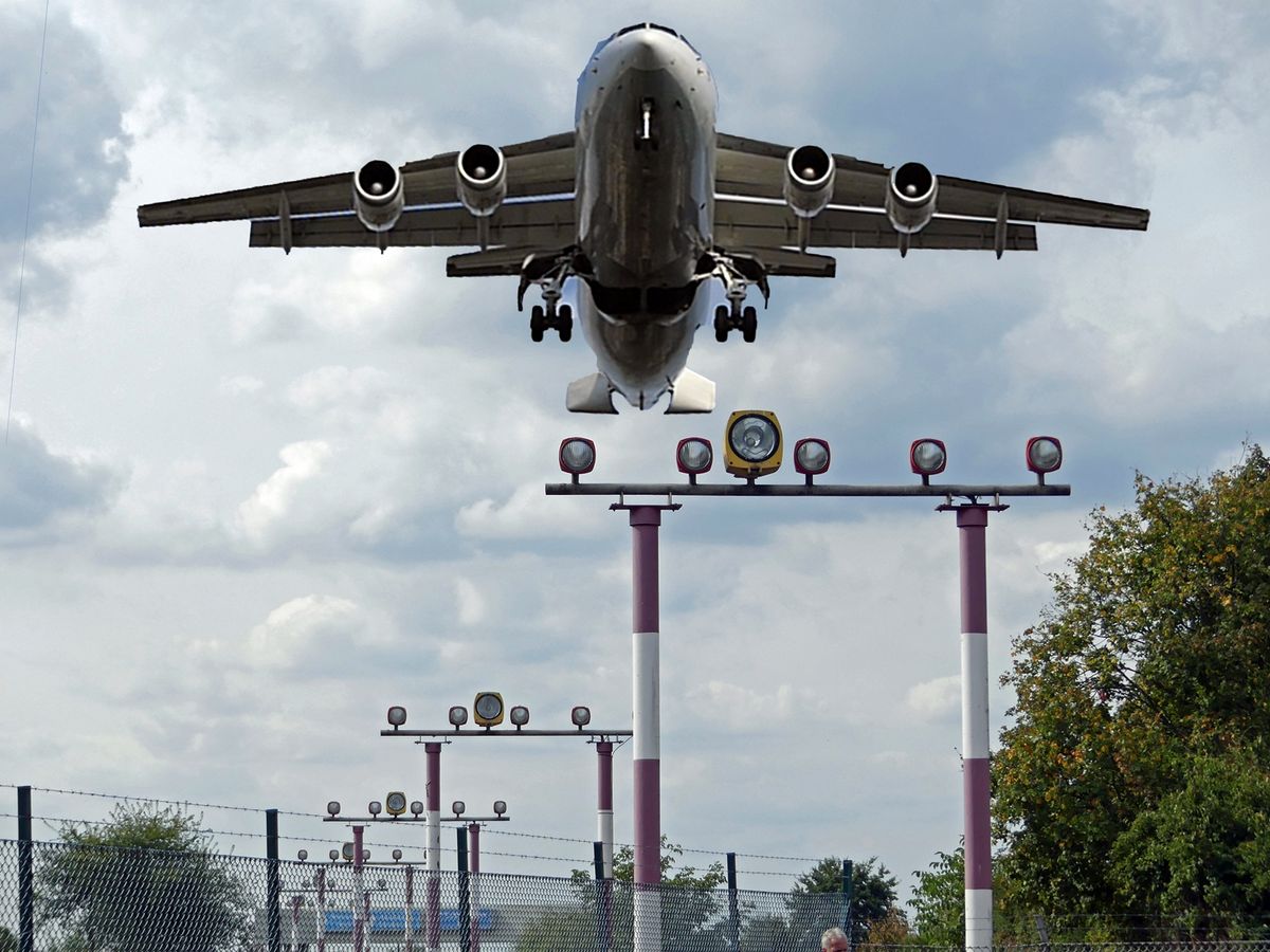 diese-Maschine-startet-von-Flughafen-Tegelund wieder mal gespielt.jpg
