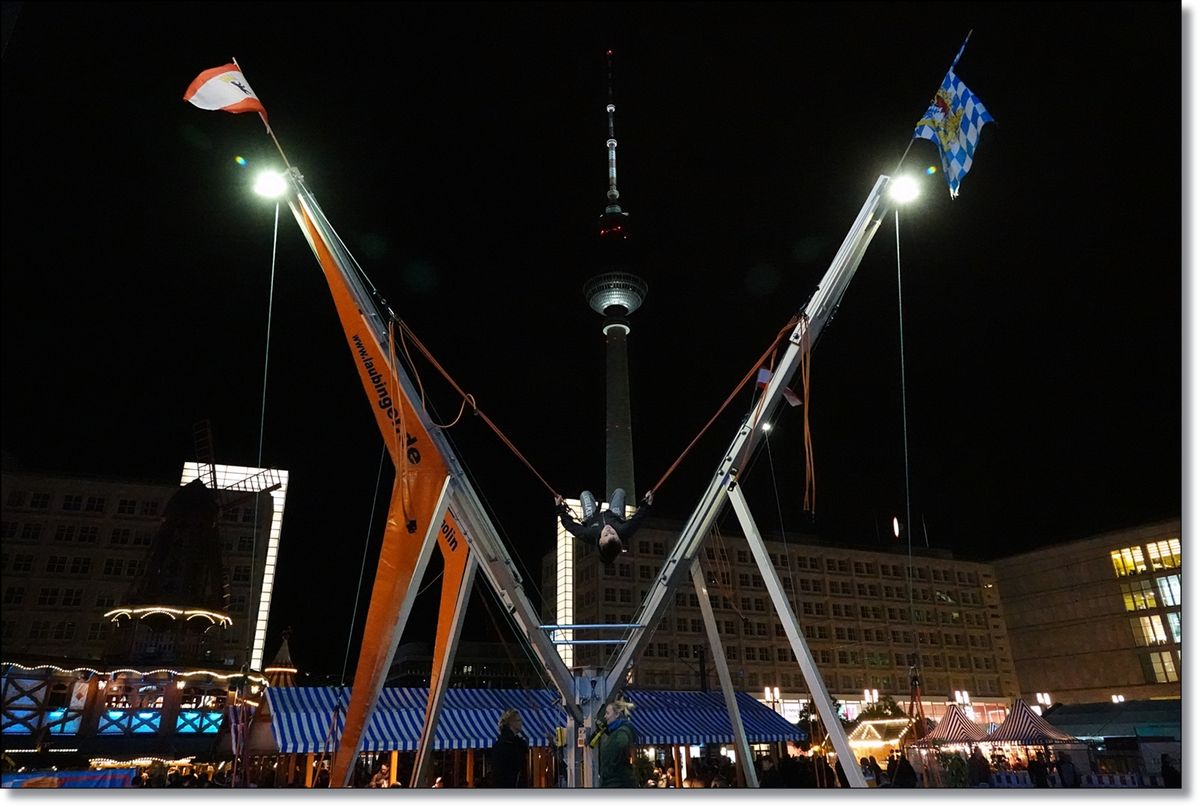 Oktoberfest am Alexanderplatz.jpg