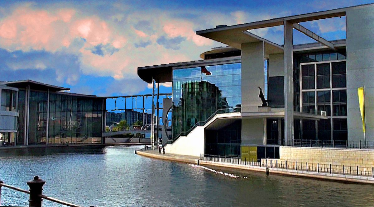 Berliner-Regierungsviertel letztes Bild.jpg