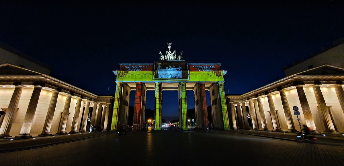 Das Brandenburger Tor wurde angestrahlt das Bild ist aus meinen Film.png