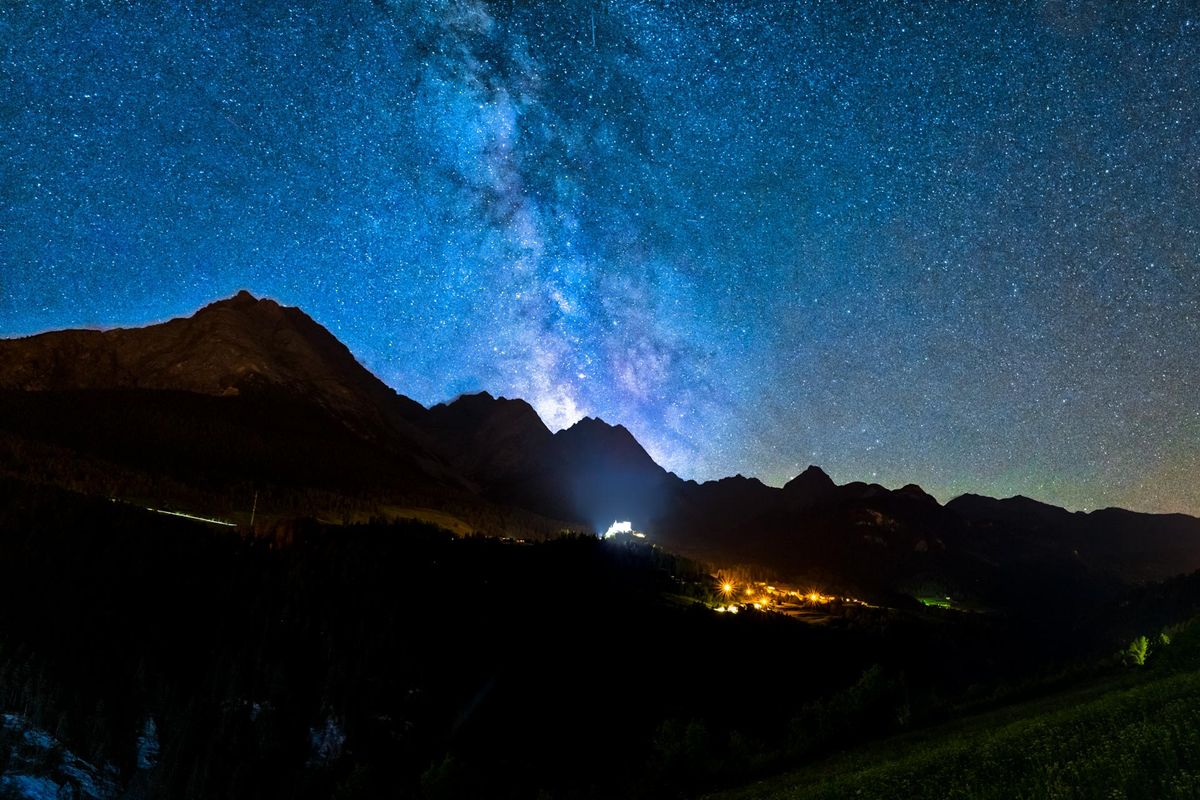 Milchstrasse über Schloss Tarasp