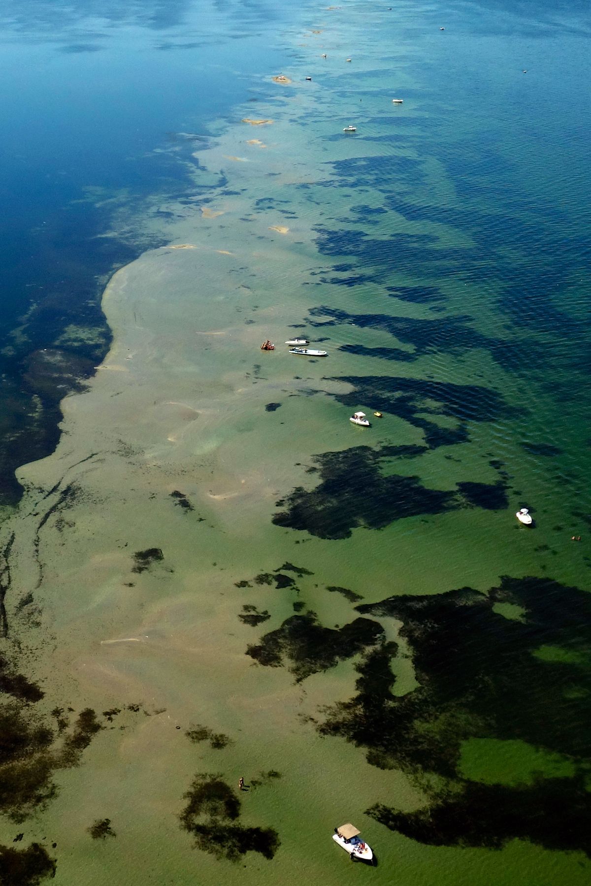 Bancs de sable sur l'étang de Thau. DSC-RX100 + mini drone